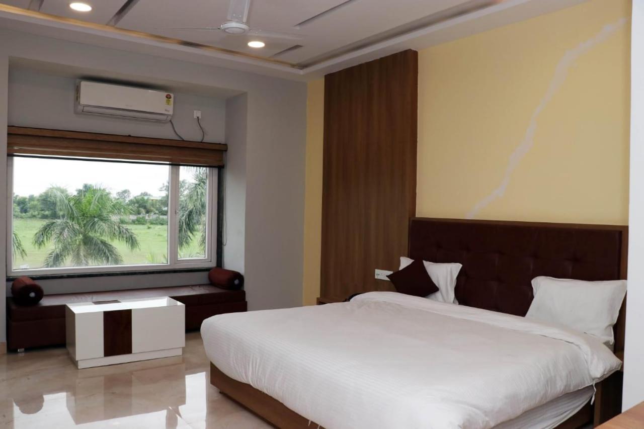 Hotel Savitri Signature Narsinghpur מראה חיצוני תמונה