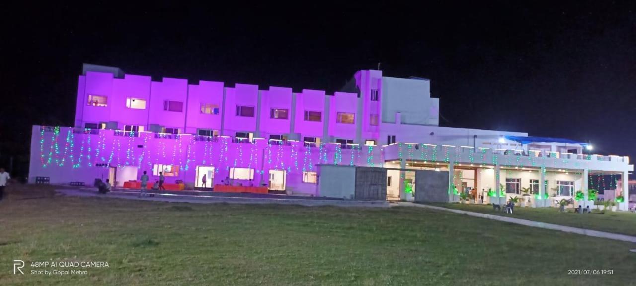 Hotel Savitri Signature Narsinghpur מראה חיצוני תמונה